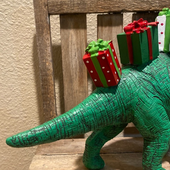 Christmas Dinosaur Figure, Large Resin Brachiosaurus With Christmas Presents - Picture 7 of 16